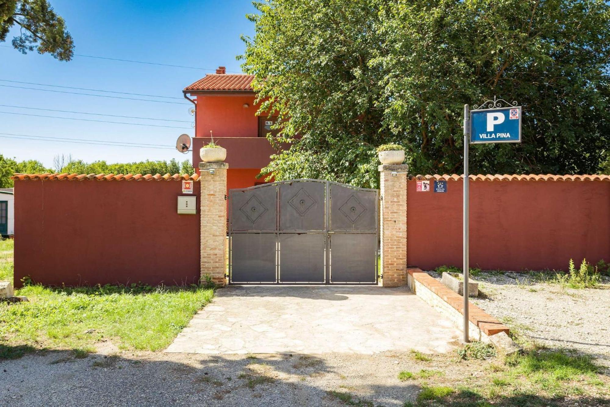 Holiday Home Pina Pula Exterior foto